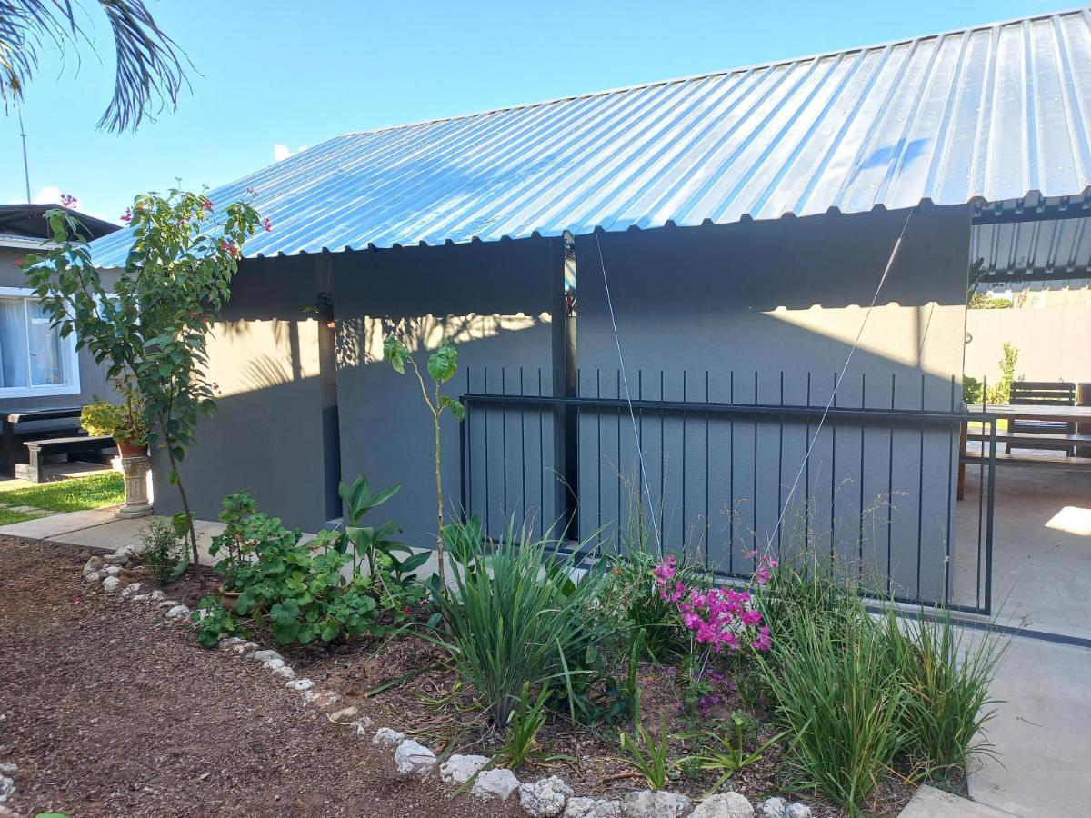 Urban Farm Haus Guesthouse Rundu Zewnętrze zdjęcie